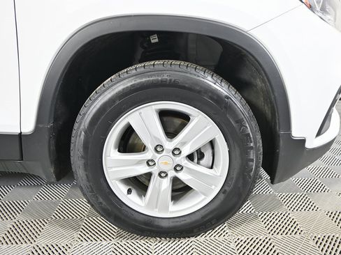 Used 2022 Chevrolet Trax LT w/ LT Convenience Package image 11