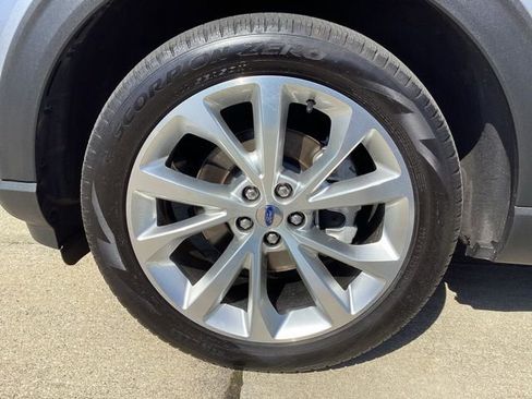 Used 2023 Ford Explorer Platinum w/ Technology Package AWD/4WD image 5