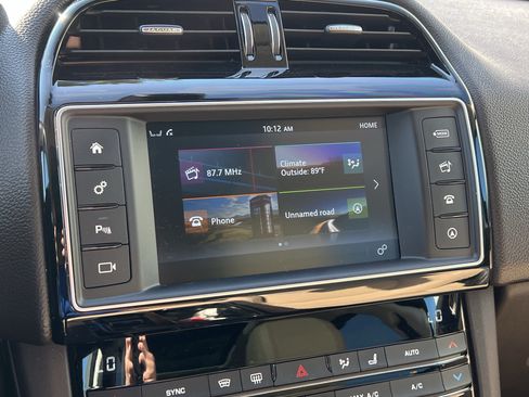 Used 2018 Jaguar F-PACE Prestige AWD/4WD image 25