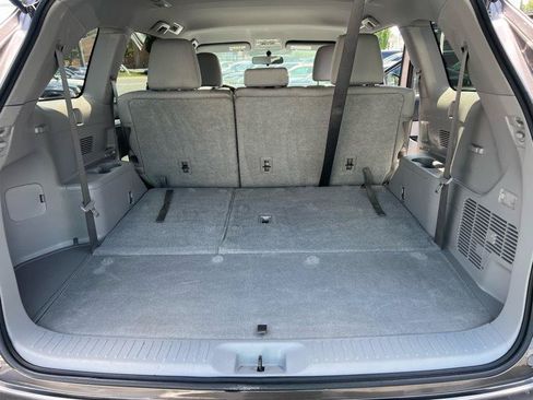 Used 2015 Toyota Highlander LE FWD image 10
