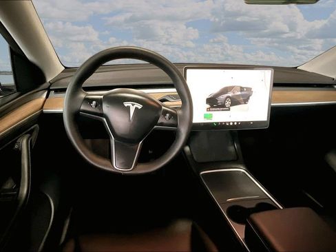 Used 2024 Tesla Model Y Long Range AWD/4WD image 8