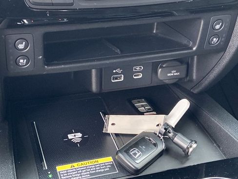 Used 2024 Honda Passport Black Edition image 40