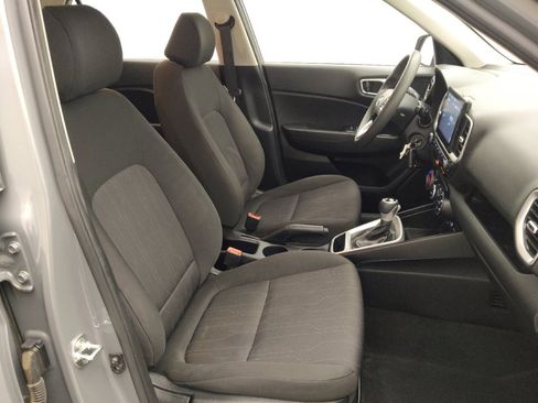Used 2022 Hyundai Venue SE image 21