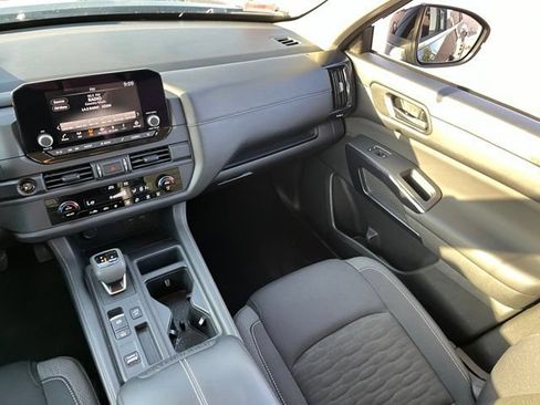 Used 2025 Nissan Pathfinder S FWD image 10