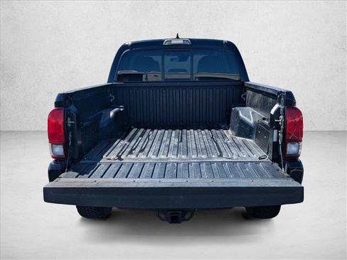 Used 2018 Toyota Tacoma SR5 AWD/4WD image 6