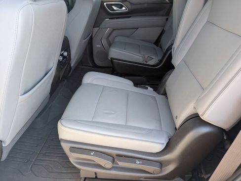 Used 2023 GMC Yukon SLT w/ SLT Luxury Package image 29