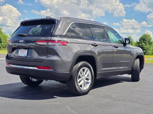 Used 2024 Jeep Grand Cherokee Laredo X AWD/4WD image 8