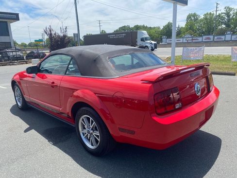 Used 2005 Ford Mustang Convertible RWD image 6