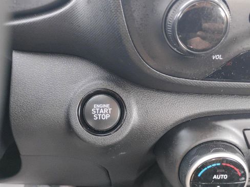 Used 2025 Hyundai Venue SEL FWD image 23