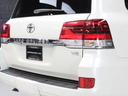 Used 2019 Toyota Land Cruiser w/ Four Season Floor Mat Package image 14