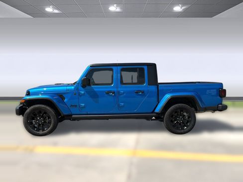 Used 2025 Jeep Gladiator Sport AWD/4WD image 2