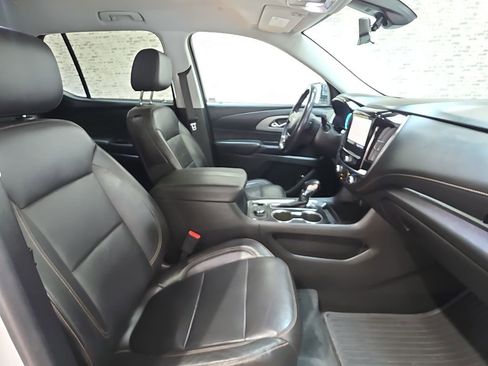 Used 2021 Chevrolet Traverse LT w/ LT Premium Package AWD/4WD image 8