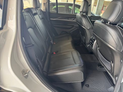Used 2023 Jeep Grand Cherokee Limited AWD/4WD image 25
