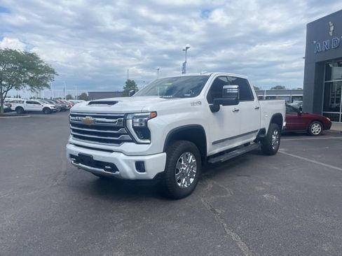 Used 2024 Chevrolet Silverado 3500 High Country image 2