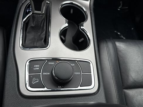 Used 2020 Jeep Grand Cherokee Limited w/ Luxury Group II AWD/4WD image 26