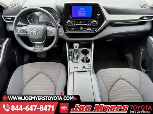 Used 2025 Toyota Highlander LE image 13