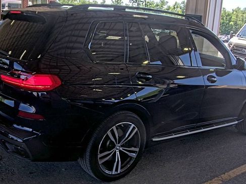 Used 2022 BMW X7 xDrive40i w/ M Sport Package AWD/4WD image 4