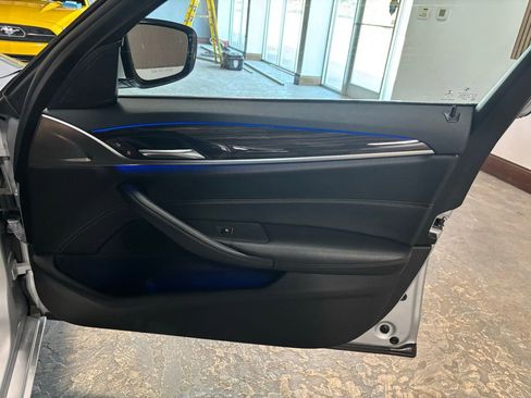 Used 2019 BMW 530i xDrive w/ Convenience Package AWD/4WD image 17