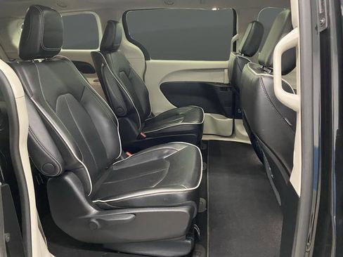 Used 2022 Chrysler Pacifica Limited FWD image 35