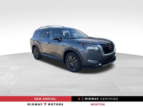 Used 2022 Nissan Pathfinder SL w/ SL Premium Package FWD image 1