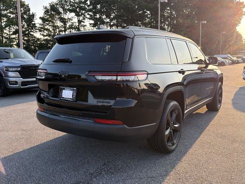 Used 2024 Jeep Grand Cherokee L Limited w/ Black Appearance Package AWD/4WD image 5