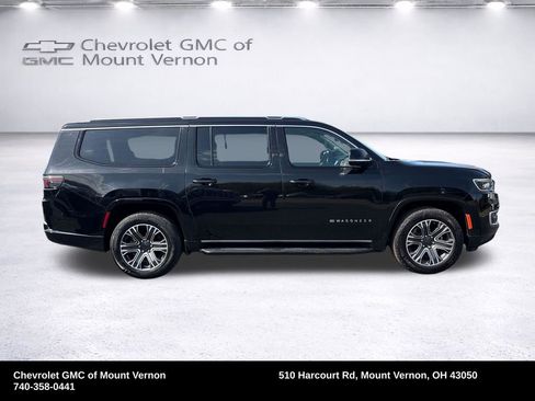 Used 2023 Jeep Wagoneer L Series II AWD/4WD image 7