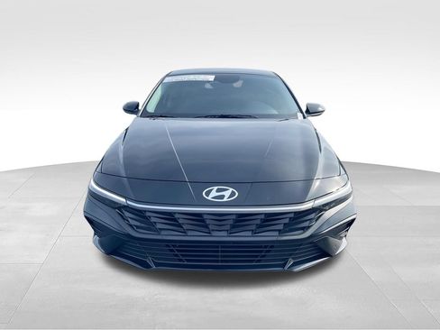 Used 2026 Hyundai Elantra SE FWD image 3