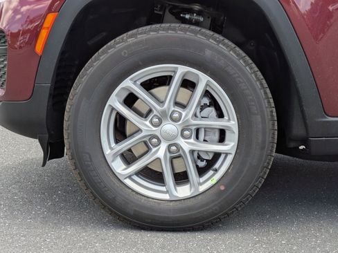 New 2025 Jeep Grand Cherokee Laredo X w/ Luxury Tech Group I image 9