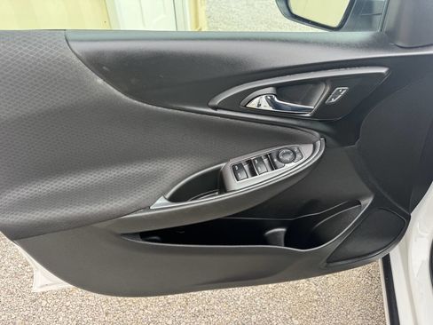Used 2018 Chevrolet Malibu LT FWD image 17