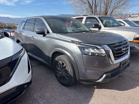 Used 2022 Nissan Pathfinder S image 1