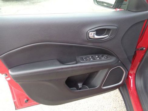 Used 2018 Jeep Compass Latitude w/ Popular Equipment Group image 22