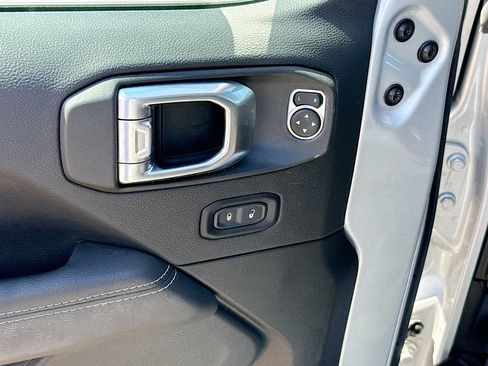 Used 2023 Jeep Wrangler Unlimited Sahara w/ Cold Weather Group AWD/4WD image 19