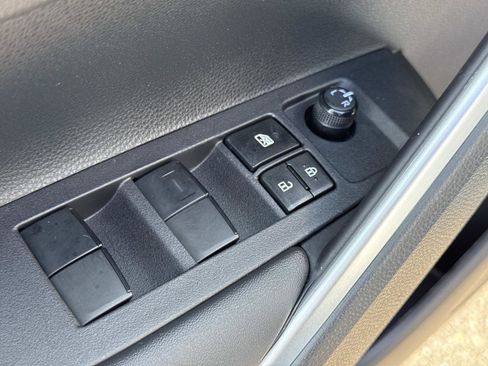 Used 2024 Toyota Corolla Cross SE image 17