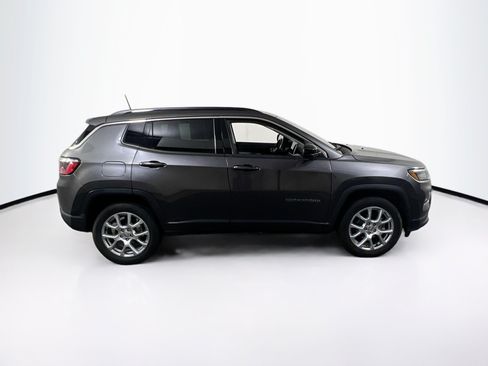Used 2022 Jeep Compass Latitude AWD/4WD image 4