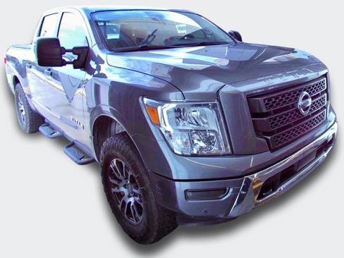Used 2022 Nissan Titan SV w/ SV Convenience Package AWD/4WD image 12