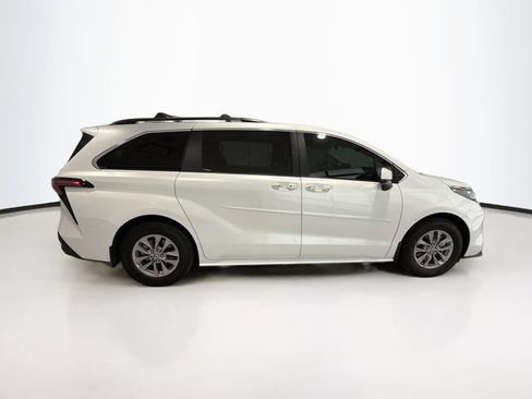Certified 2026 Toyota Sienna XLE AWD/4WD image 7