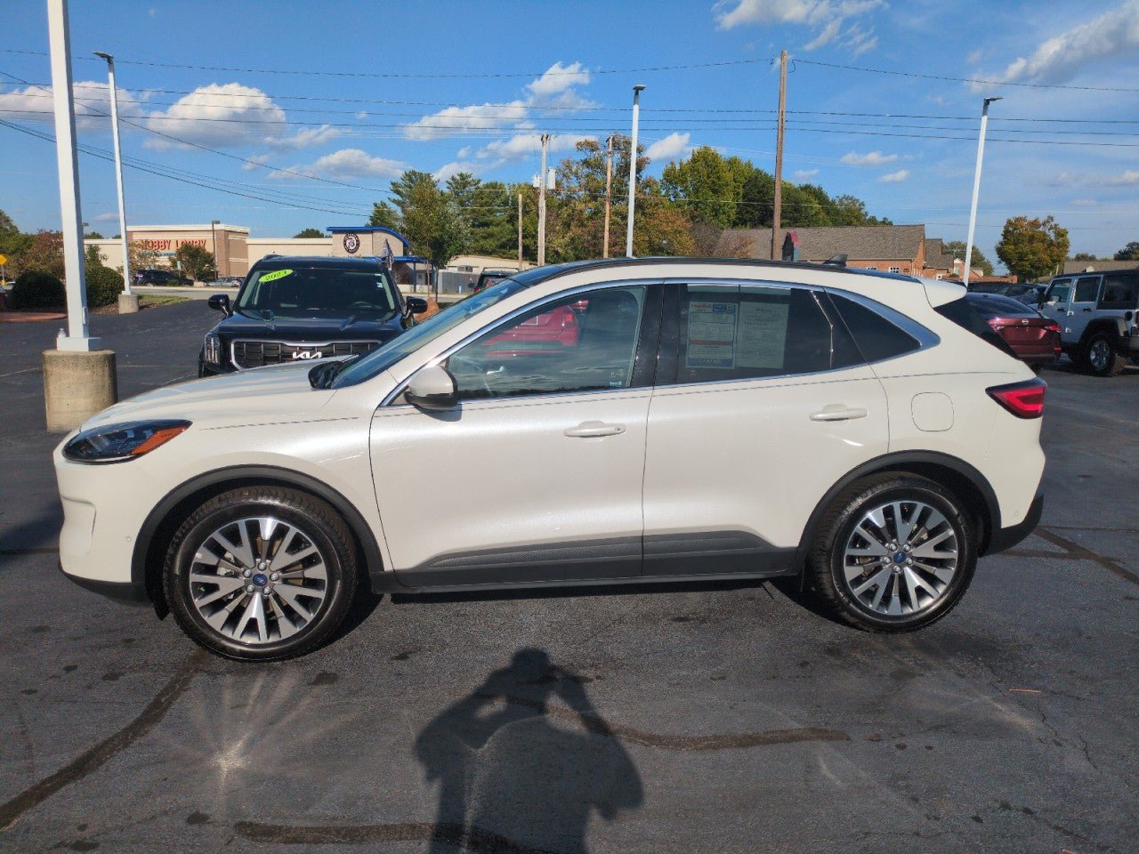Used 2020 Ford Escape Titanium w/ Titanium Premium Package 2.0 AWD/4WD image 4