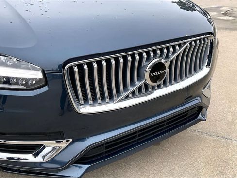 Used 2024 Volvo XC90 B6 Ultimate w/ Lounge Package image 29