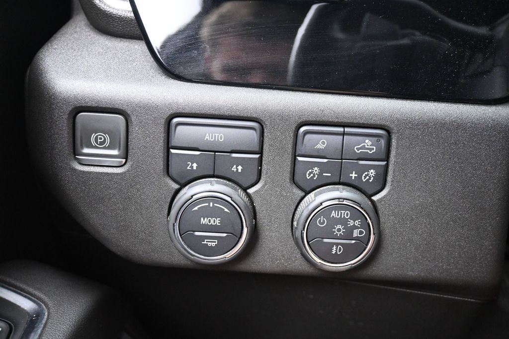 Used 2023 Chevrolet Silverado 1500 LTZ AWD/4WD image 17