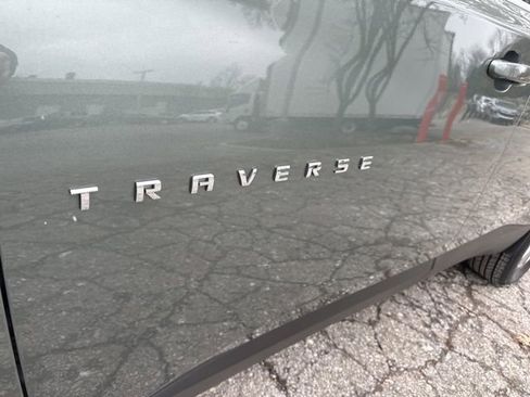 Used 2023 Chevrolet Traverse LT image 9
