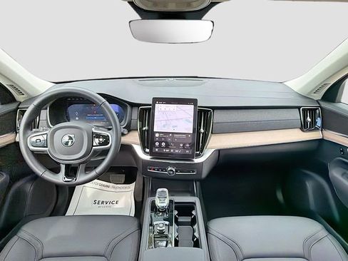 Used 2025 Volvo XC90 B5 Plus image 16