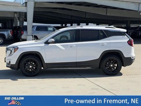 Certified 2023 GMC Terrain SLT w/ Infotainment Package II AWD/4WD image 8