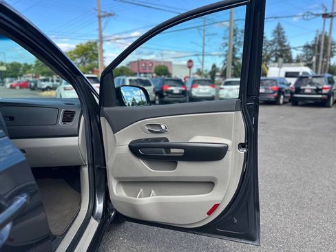 Used 2017 Kia Sedona LX w/ LX Essentials Premium Package FWD image 21