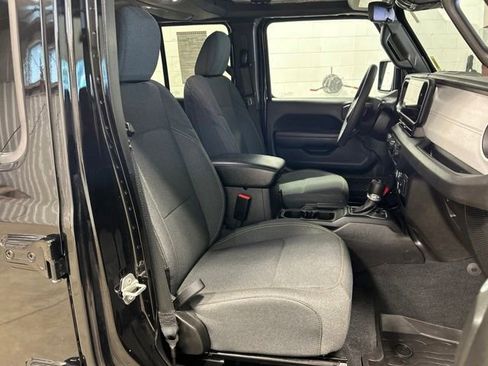Used 2024 Jeep Wrangler Unlimited AWD/4WD image 12