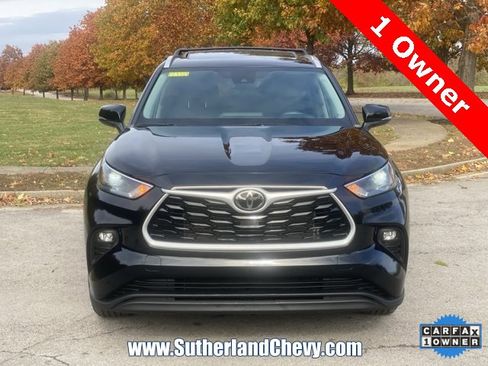Used 2024 Toyota Highlander XLE image 2