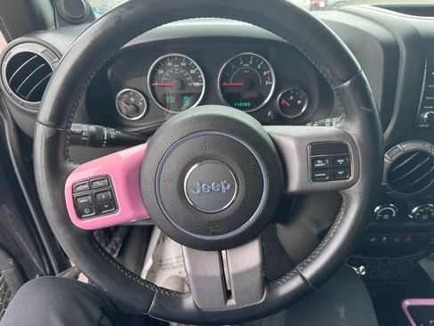 Used 2013 Jeep Wrangler Unlimited Sahara AWD/4WD image 19