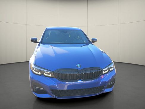 Used 2022 BMW 330i Sedan w/ M Sport Package RWD image 2