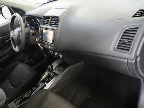 Used 2025 Mitsubishi Outlander Sport ES AWD/4WD image 19