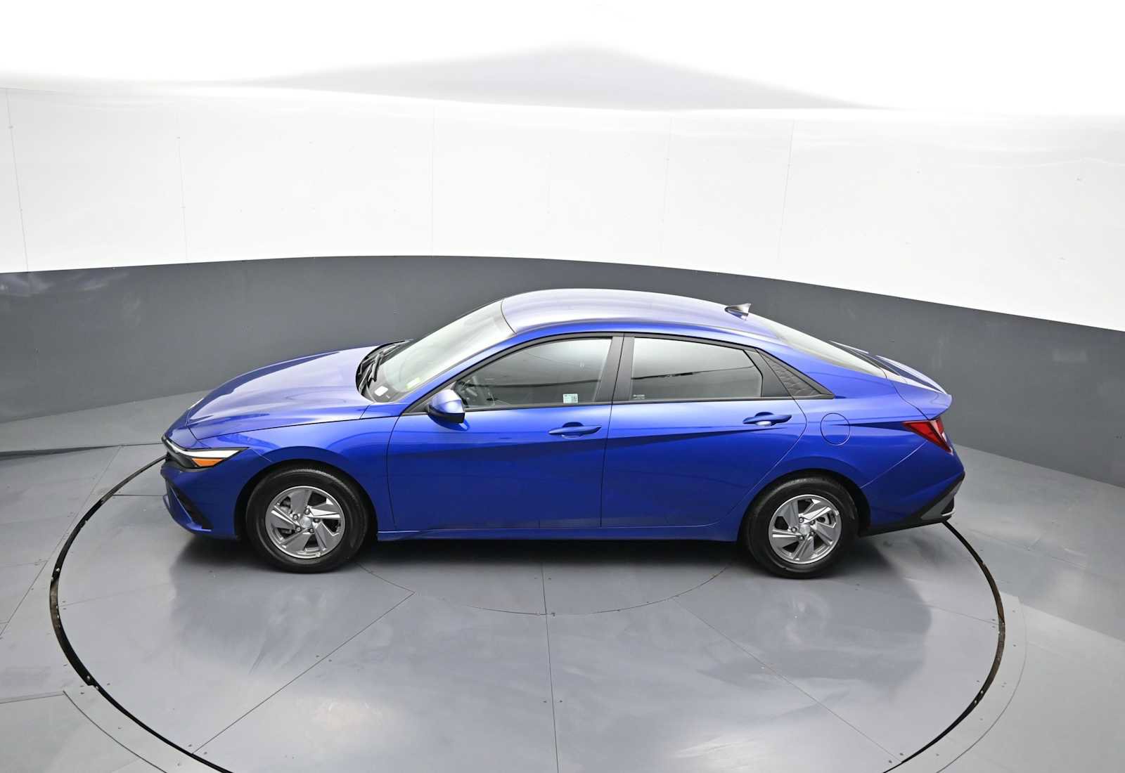 Certified 2025 Hyundai Elantra SE w/ Cargo Package FWD image 39