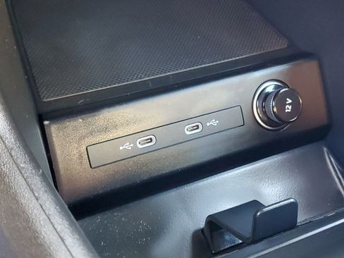 Used 2025 Audi Q4 e-tron Premium image 30